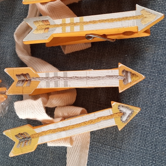 Clothespin Bunting Photo Wall Display Arrows Yellow Picture Clips Doorway Accent - Picture 2 of 4